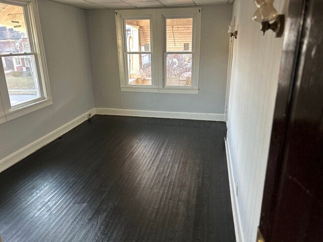 Photo - 491 Allyn St