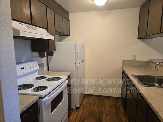 Building Photo - 417 SW 155th St Unit #6
