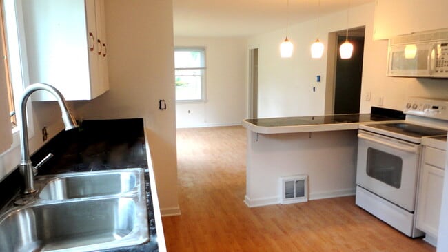 Photo - 558 Wilshire Rd