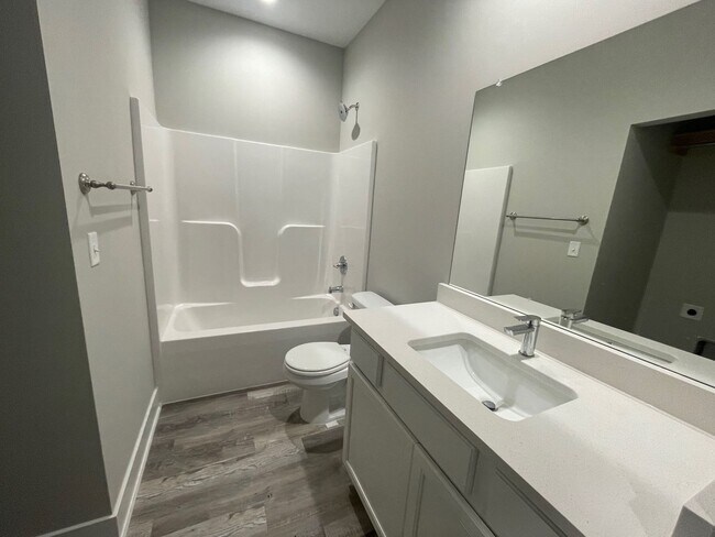 Photo - 16283/85 Ike Ct Unidad 16285 Ike