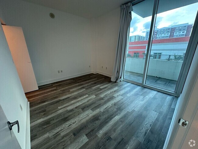 Building Photo - 350 NE 24th St Rental