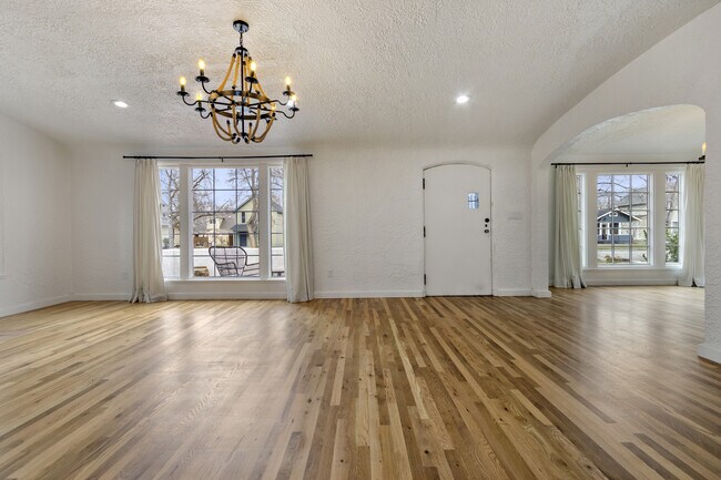 Photo - 1111 E Bannock St