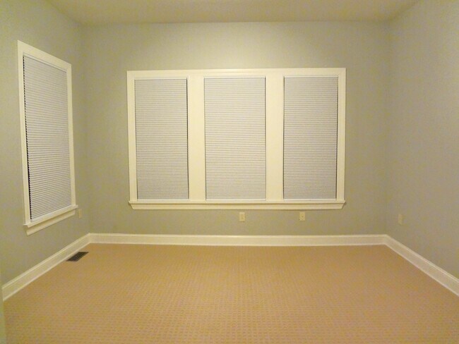 Bedroom or Office - 659 E 3rd St Unit 1