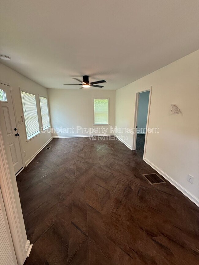 Photo - 139 Woodward Ct