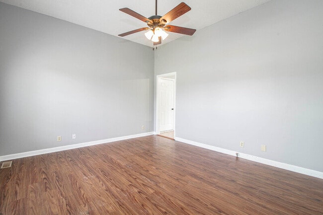 Photo - 1212 Kendall Dr