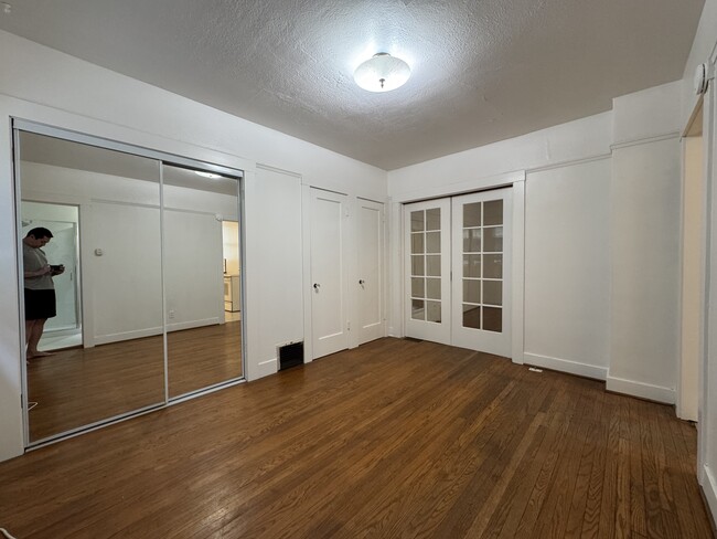 Dormitorio cerrado - 2208 G St