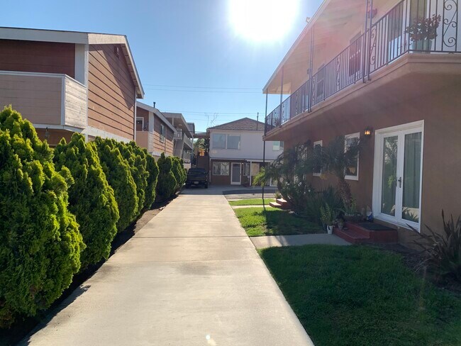 1745 Orizaba Ave Unit C