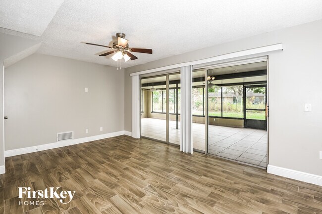 Photo - 957 Bayward Ct