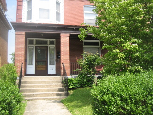 Building Photo - 142 S Bryant Ave Unit 2