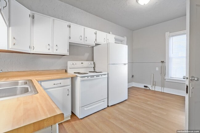 Photo - 79/81 East 13th St. Unidad 81