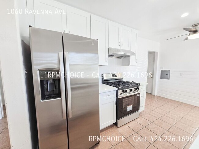 Photo - 1060 N Ravenna Ave
