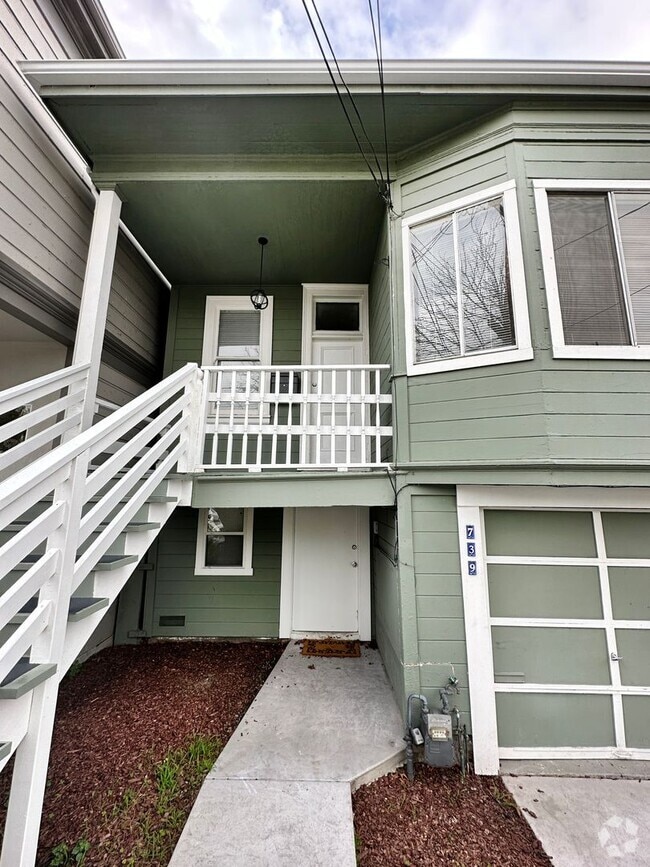 Building Photo - 5bed/2bath Single Family Home!