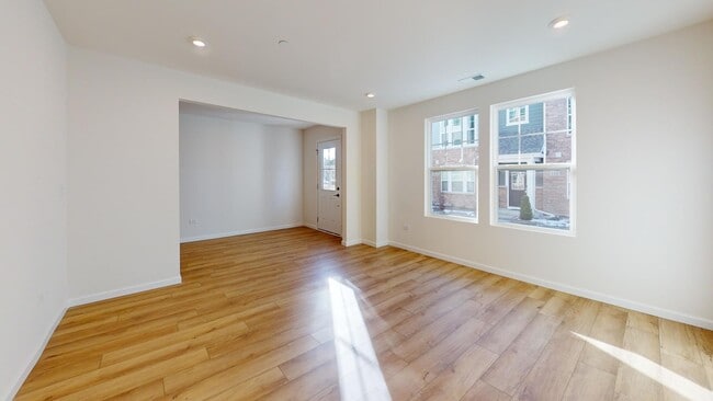 Photo - 134 Yorktown Ct