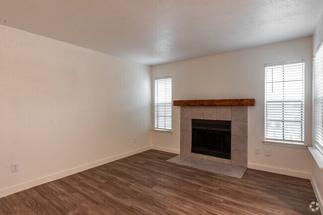 1BR, 1BA - 651SF
