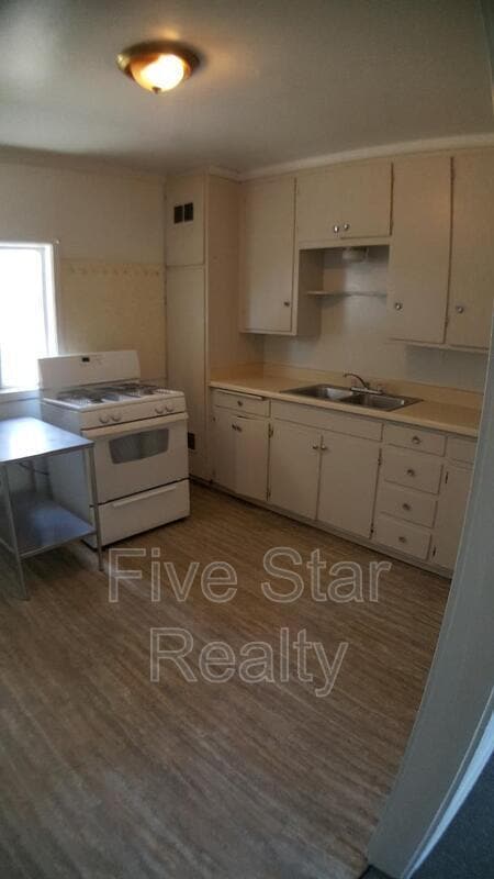 Photo - 1220 Blue St