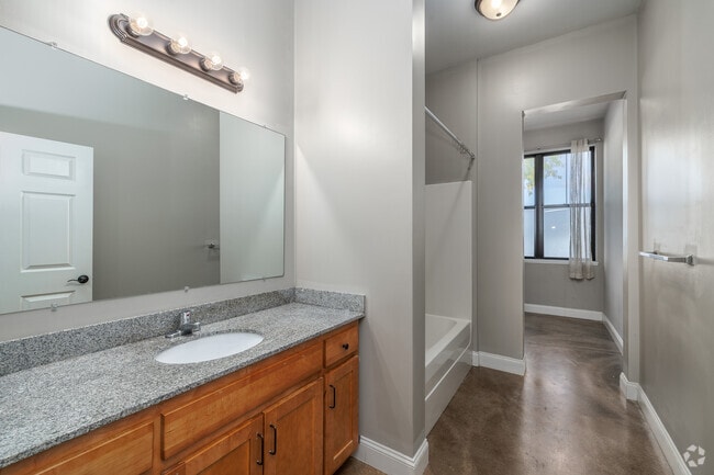 1BR, 1BA - 850SF - Bathroom