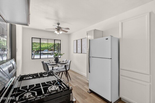 Photo - 1324 E Hall St
