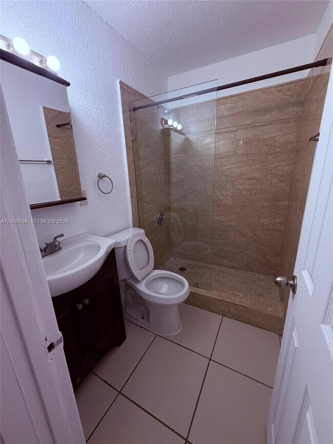 590 NW 46th St Unit 2