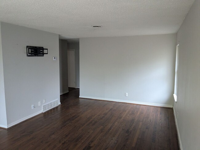 10545 Channel Dr