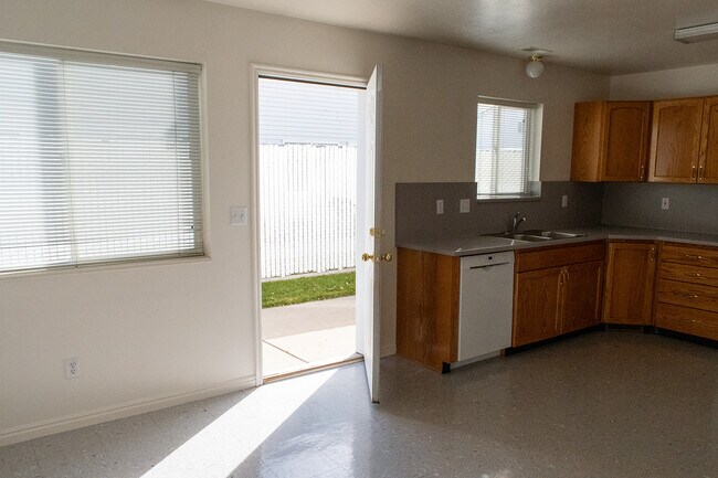 Photo - 1370 N 290 W