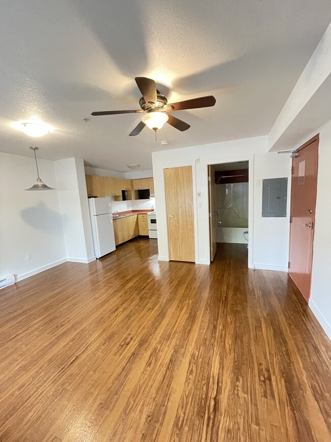 Photo - 238-238 Selby St