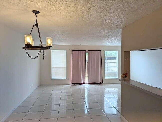 Photo - 15516 Weldon Dr