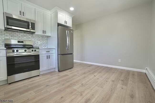 Photo - 467 Hobson Ave