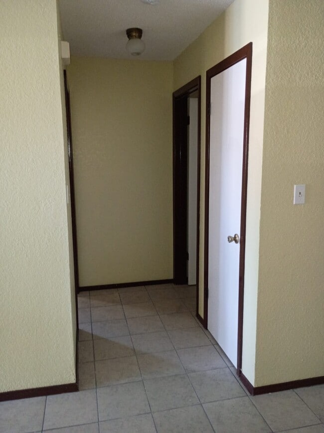 Hall - 805 W 24th St Apartments Unit 2