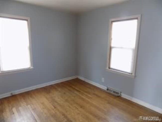 Photo - 2045 Central St