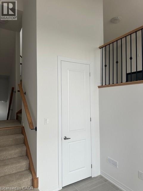 Photo - 466 Gillespie St