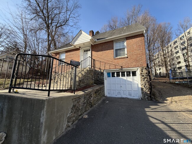 Building Photo - 535 Chase Ave