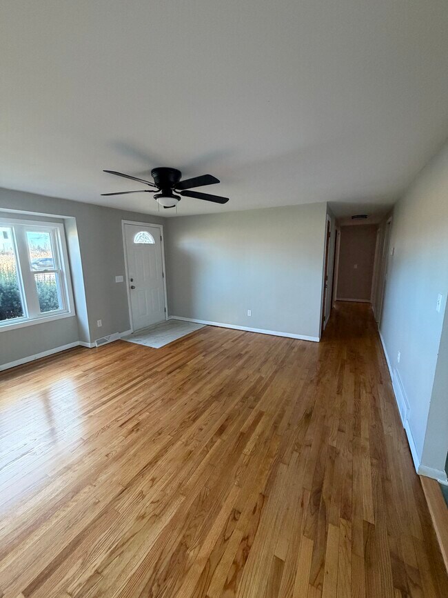 Photo - 8587 Caughdenoy Rd