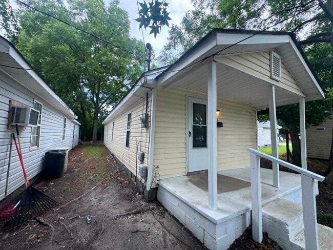 Photo - 613 E Johnston-AVS