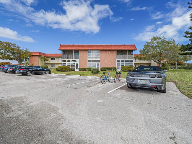 Photo - 74 Royal Oak Ct Unit 205