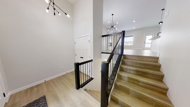 Photo - 13002-13106 106 St