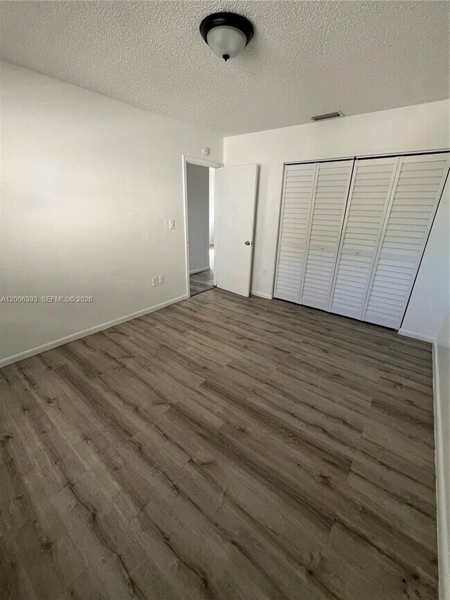 Photo - 334 E 21st St Unit 3