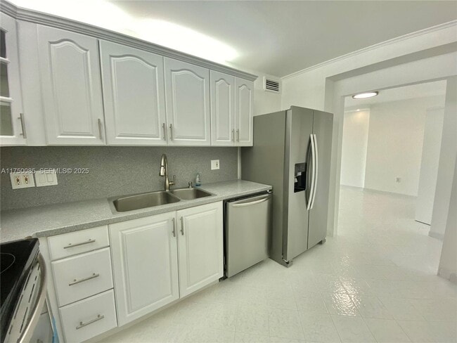 Building Photo - 400 Kings Point Dr Unit 929