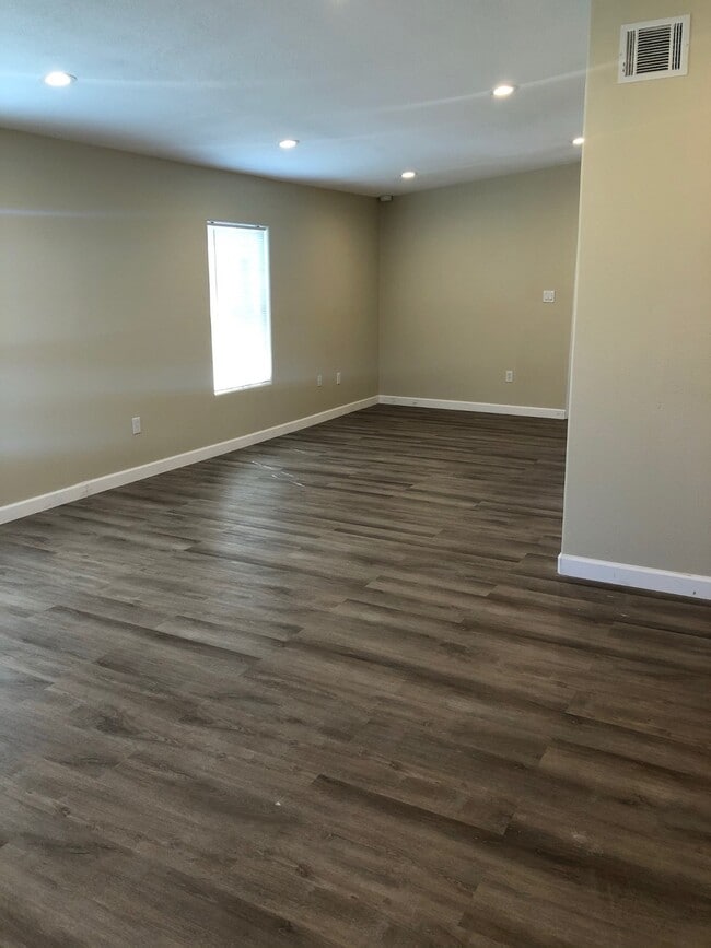 Photo - 3911 Fulton St