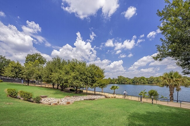 SouthShore_amenity_lake