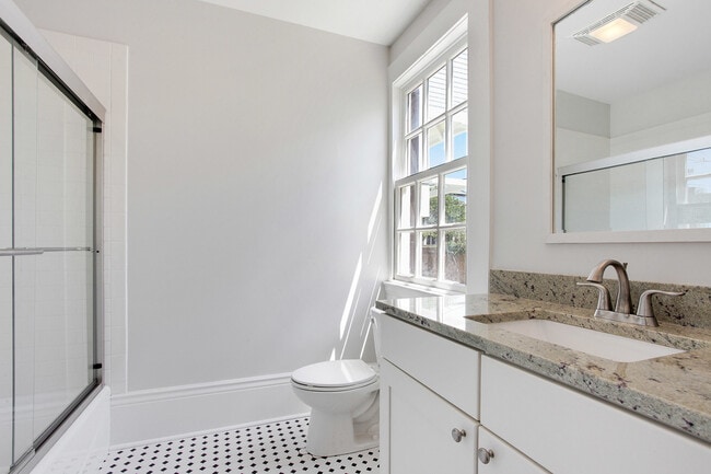 Photo - 1BR In Gorgeous Newly Restored Garden District Mansion Unidad #7