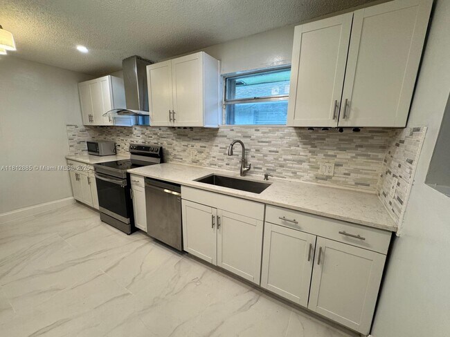 Photo - 1651 Van Buren St