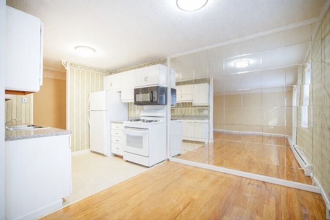 Building Photo - 261 Regency Park Dr