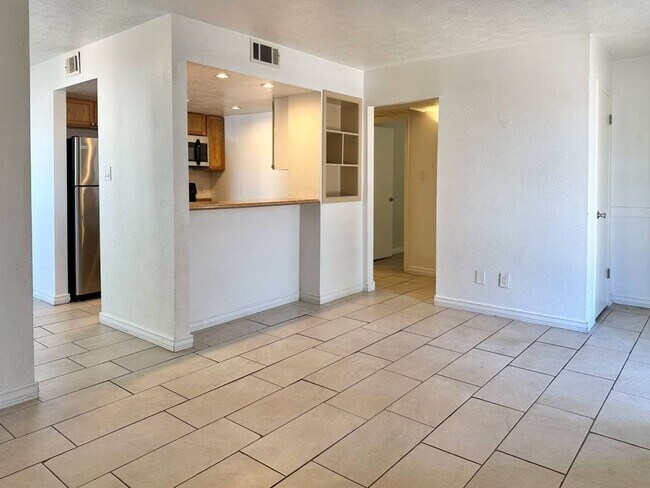 Photo - 1620 N Wilmot Rd