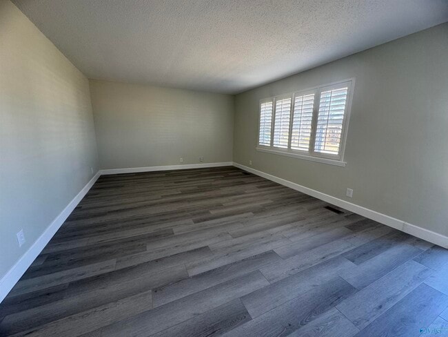 Photo - 9904 Willow Cove Rd SE