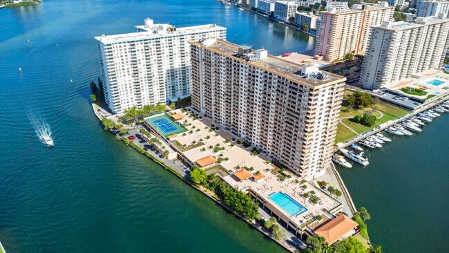 Photo - 290 174th St St Unit 1417