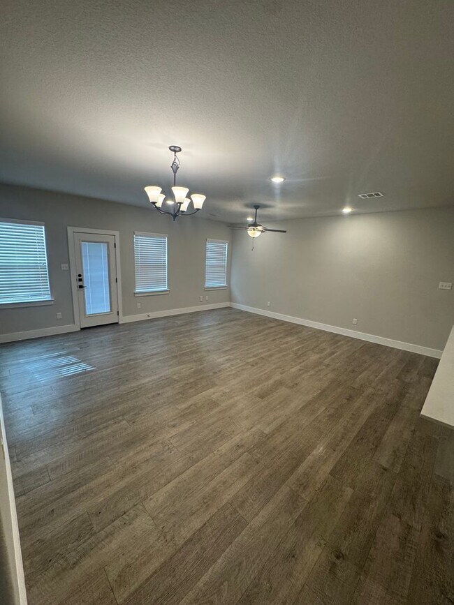Photo - 3/2/2 with NEW FLOORING + MUDROOM