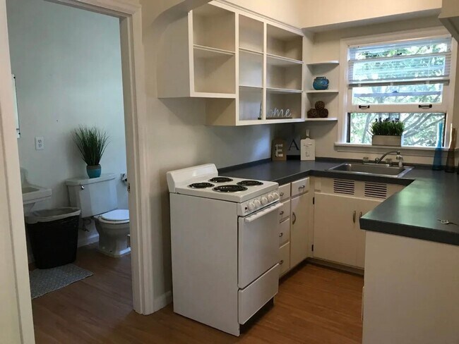 Photo - Roommate Drama? Not Here. Just You, Your C... Unidad 201E