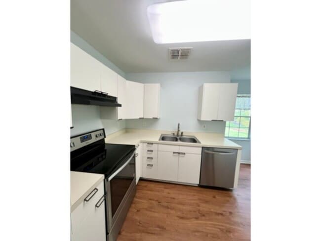 Photo - Beautiful 3 Bedroom, 2 Bath Home in Sanfor...