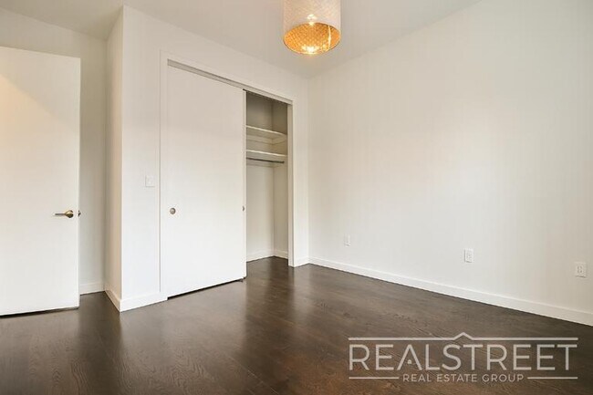 Photo - Stunning Modern Large 2 Bedroom Unit 3J