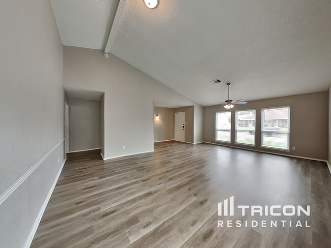 Photo - 1040 Twin Falls Dr House